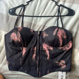 Brand new still with tags Cider zip up crop top with padding size large